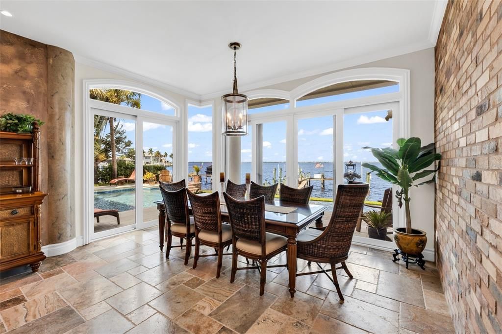 En Venta: $2,995,000 (5 camas, 4 baños, 5500 Pies cuadrados)