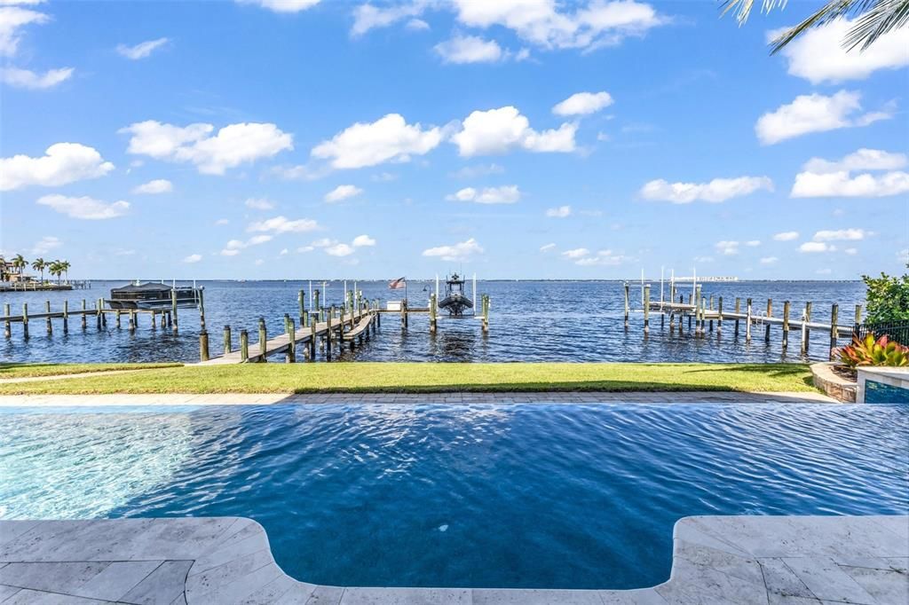 En Venta: $2,995,000 (5 camas, 4 baños, 5500 Pies cuadrados)