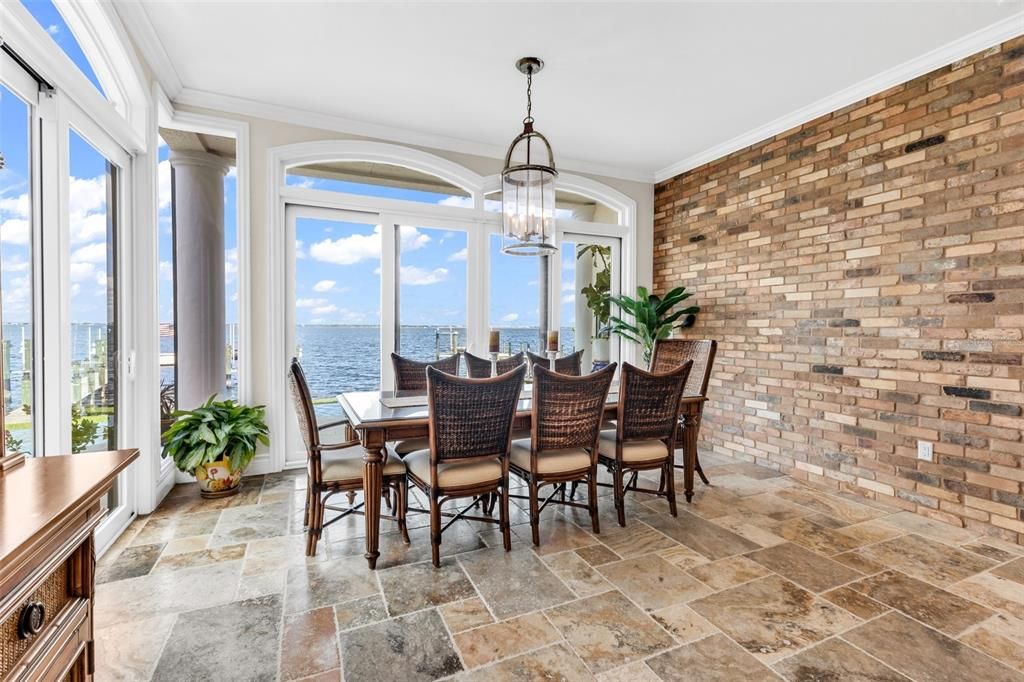 En Venta: $2,995,000 (5 camas, 4 baños, 5500 Pies cuadrados)