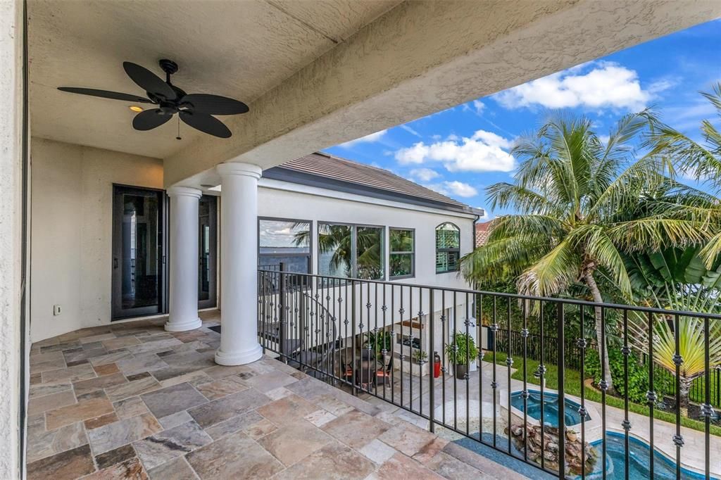 En Venta: $2,995,000 (5 camas, 4 baños, 5500 Pies cuadrados)