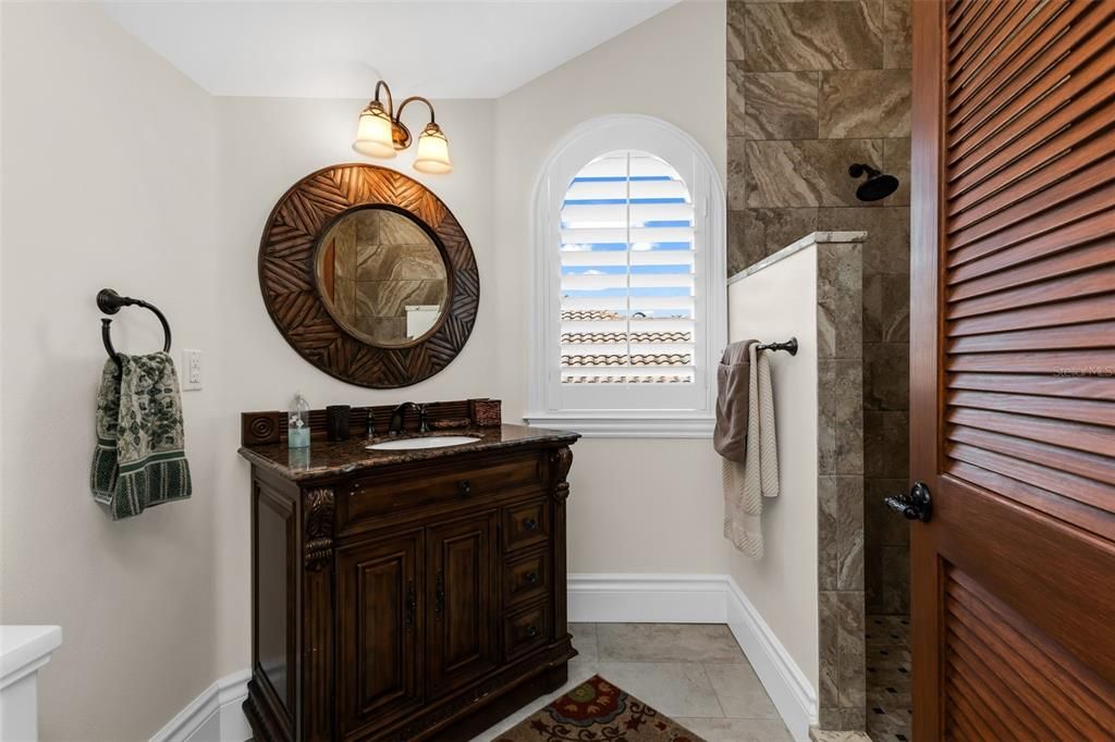En Venta: $2,995,000 (5 camas, 4 baños, 5500 Pies cuadrados)