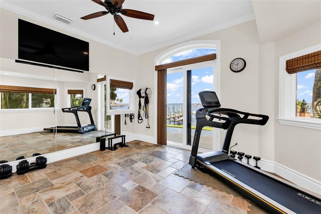 En Venta: $2,995,000 (5 camas, 4 baños, 5500 Pies cuadrados)