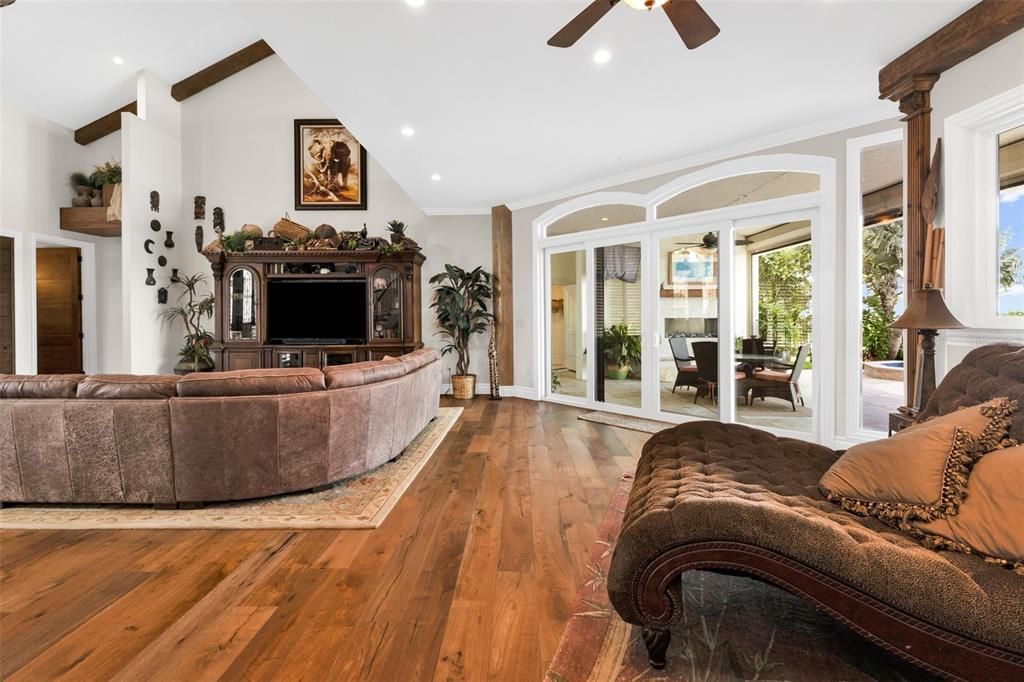 En Venta: $2,995,000 (5 camas, 4 baños, 5500 Pies cuadrados)