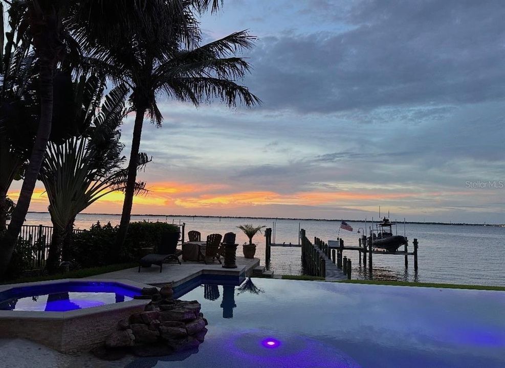 En Venta: $2,995,000 (5 camas, 4 baños, 5500 Pies cuadrados)