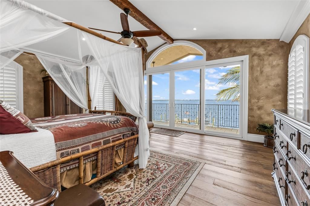 En Venta: $2,995,000 (5 camas, 4 baños, 5500 Pies cuadrados)