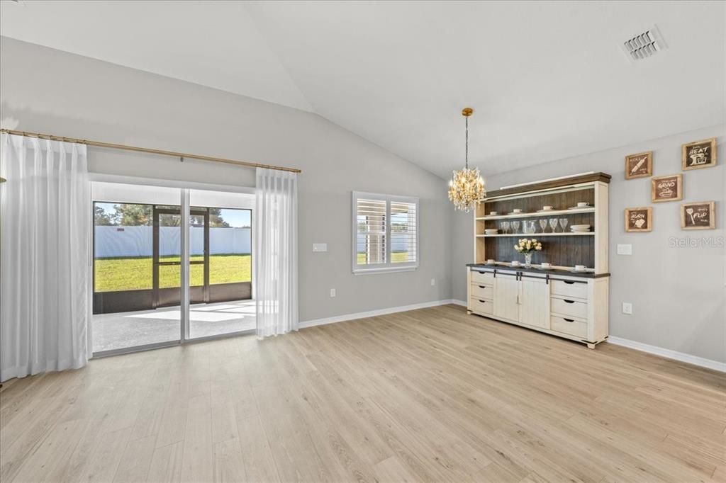 На продажу: $349,000 (4 спален, 2 ванн, 2053 Квадратных фут)