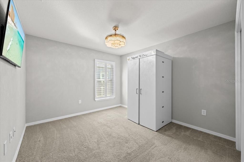 На продажу: $349,000 (4 спален, 2 ванн, 2053 Квадратных фут)