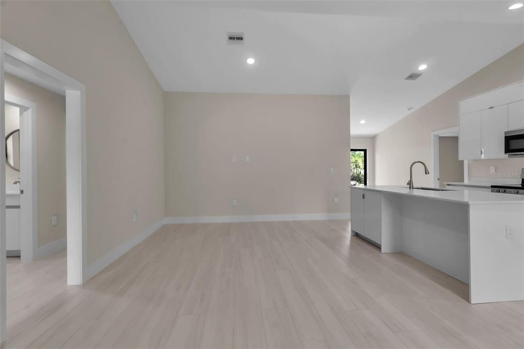 For Sale: $299,000 (4 beds, 2 baths, 1532 Square Feet)