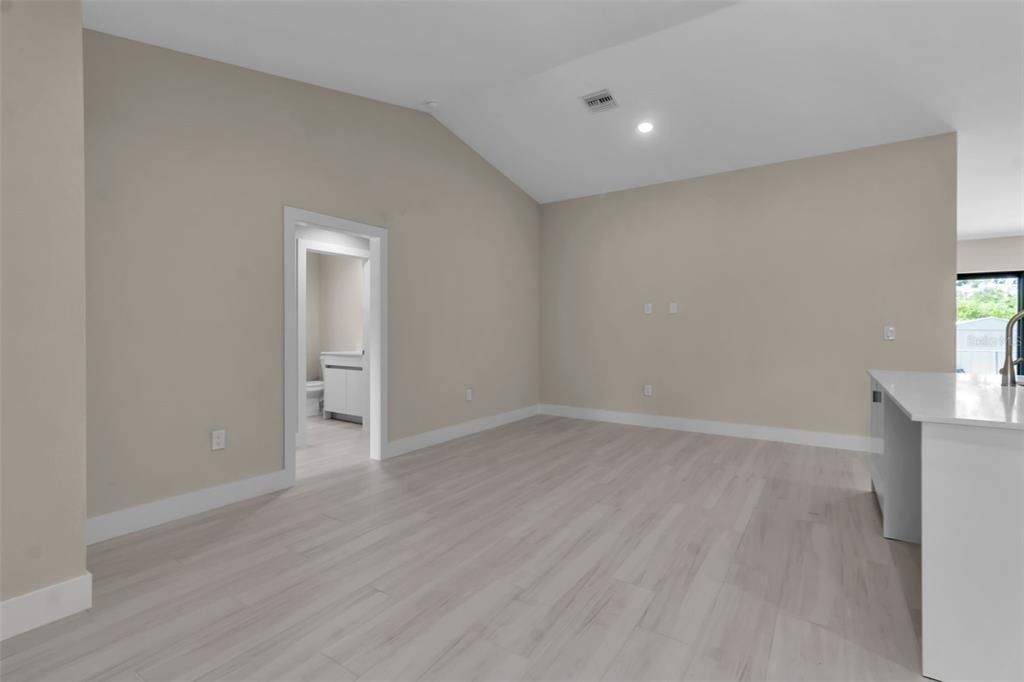For Sale: $299,000 (4 beds, 2 baths, 1532 Square Feet)