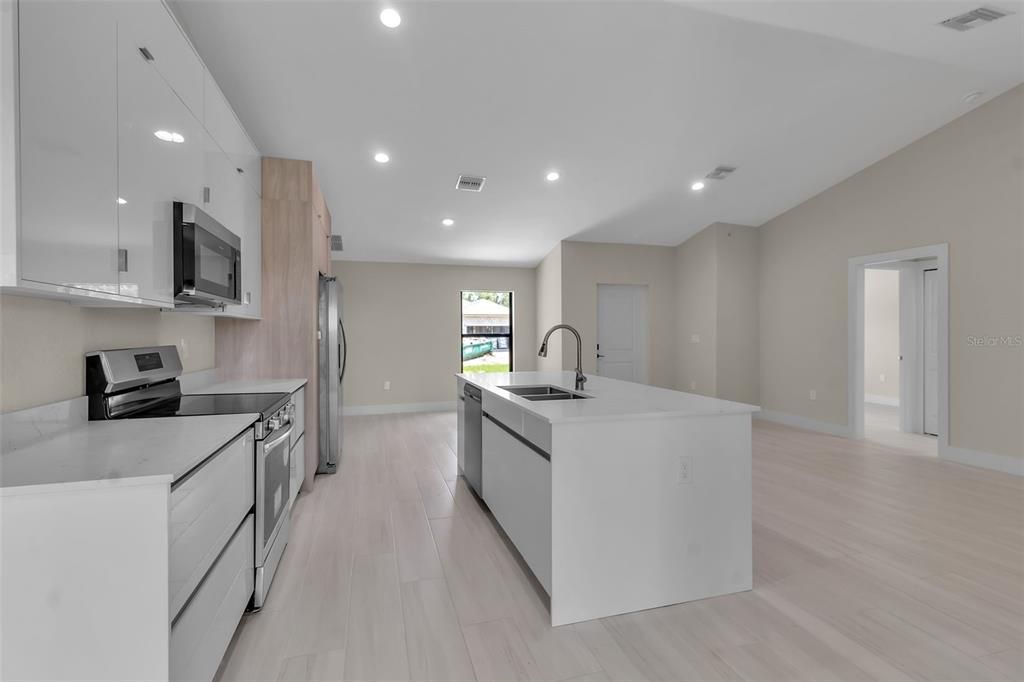For Sale: $299,000 (4 beds, 2 baths, 1532 Square Feet)
