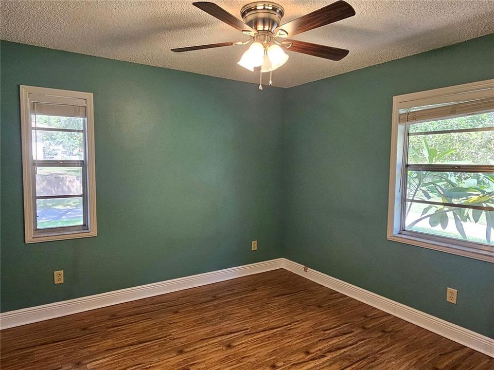For Sale: $425,000 (3 beds, 2 baths, 1293 Square Feet)