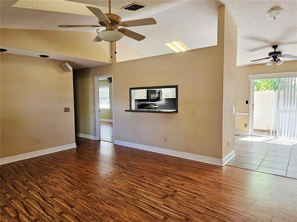 For Sale: $425,000 (3 beds, 2 baths, 1293 Square Feet)