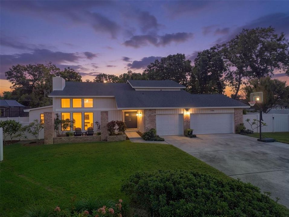 For Sale: $850,000 (5 beds, 4 baths, 3141 Square Feet)
