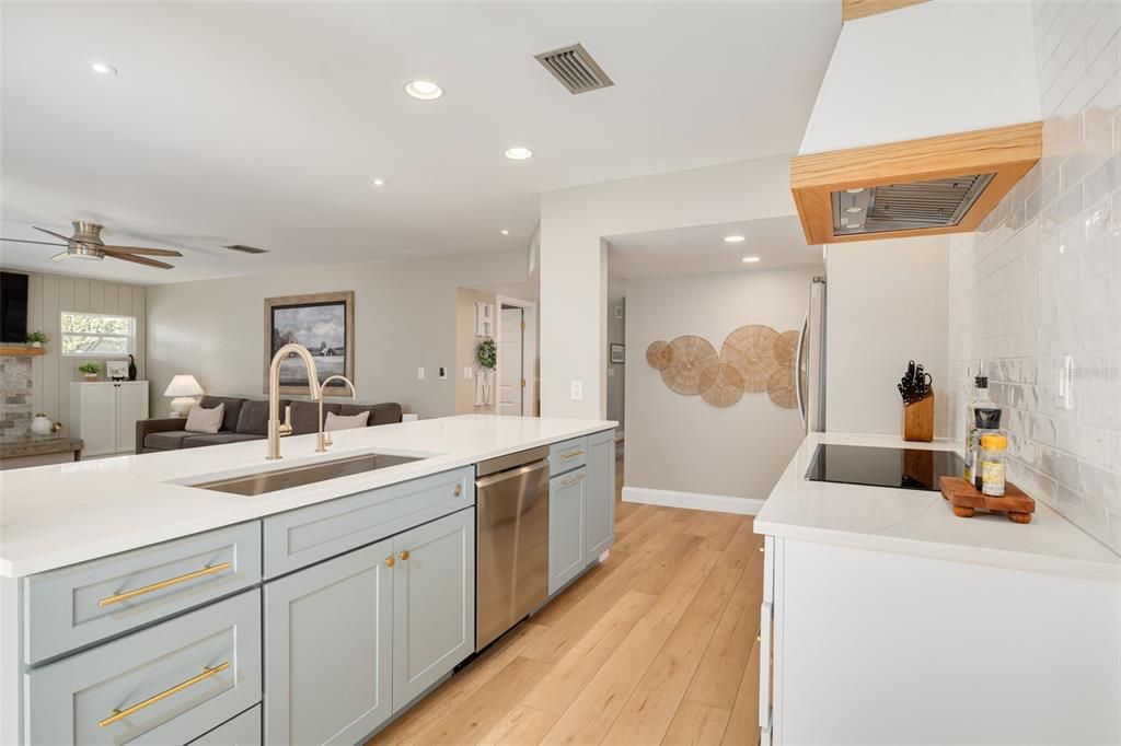 For Sale: $850,000 (5 beds, 4 baths, 3141 Square Feet)