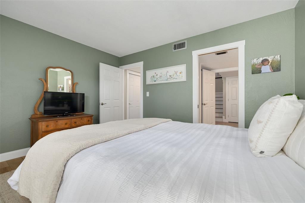 For Sale: $850,000 (5 beds, 4 baths, 3141 Square Feet)