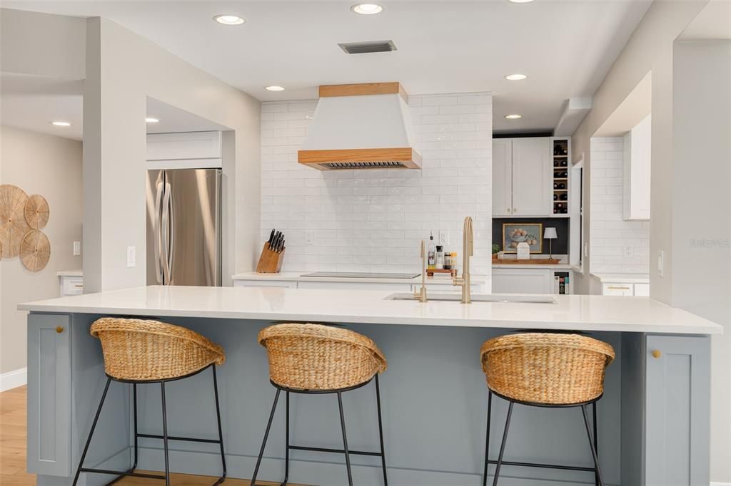 For Sale: $850,000 (5 beds, 4 baths, 3141 Square Feet)