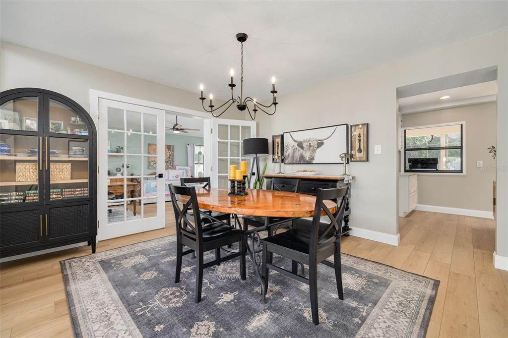 For Sale: $850,000 (5 beds, 4 baths, 3141 Square Feet)