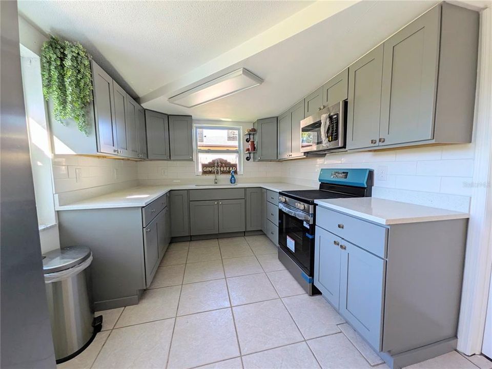 На продажу: $249,900 (3 спален, 2 ванн, 1105 Квадратных фут)