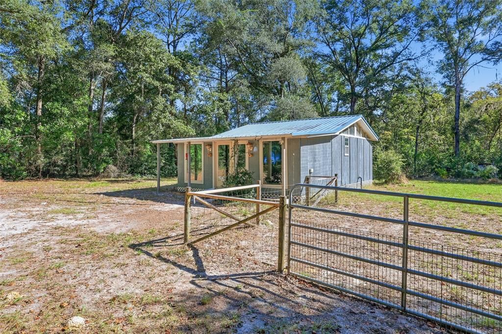 For Sale: $125,000 (1 beds, 1 baths, 750 Square Feet)