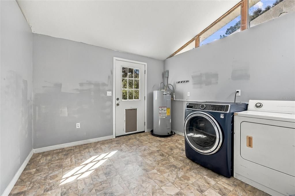 For Sale: $125,000 (1 beds, 1 baths, 750 Square Feet)