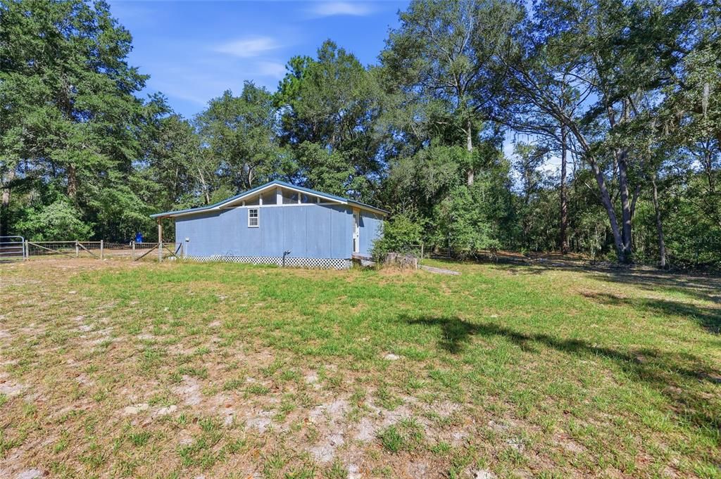 For Sale: $125,000 (1 beds, 1 baths, 750 Square Feet)