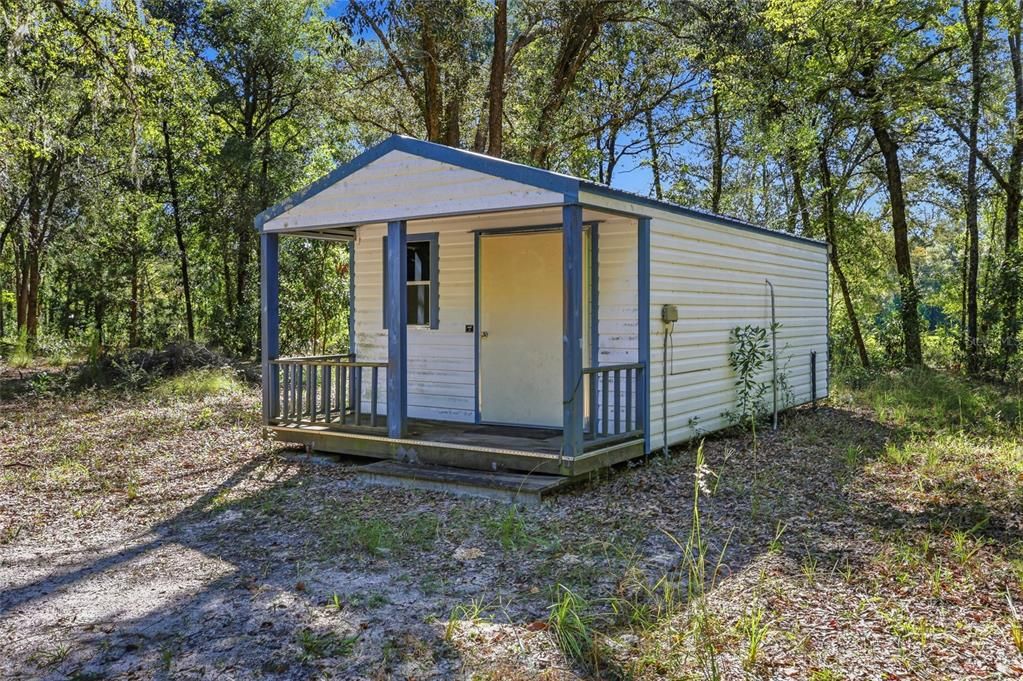 For Sale: $125,000 (1 beds, 1 baths, 750 Square Feet)