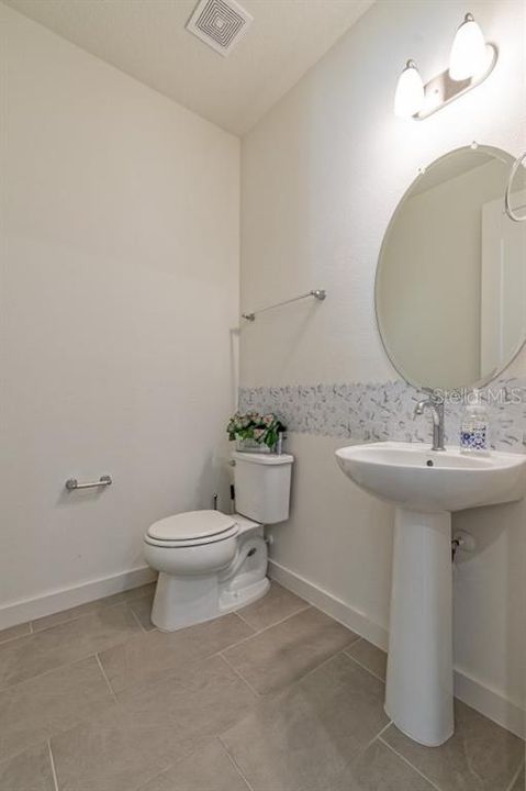 На продажу: $399,000 (4 спален, 2 ванн, 1856 Квадратных фут)