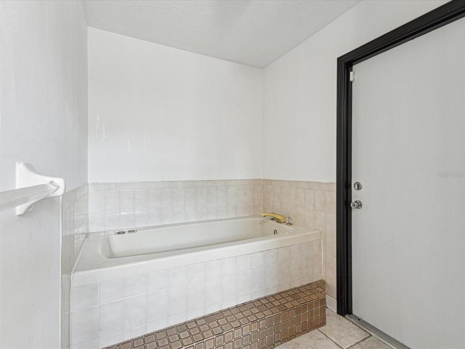 For Sale: $540,000 (4 beds, 3 baths, 2864 Square Feet)