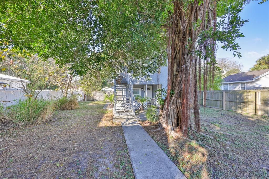 На продажу: $394,900 (0.14 acres)