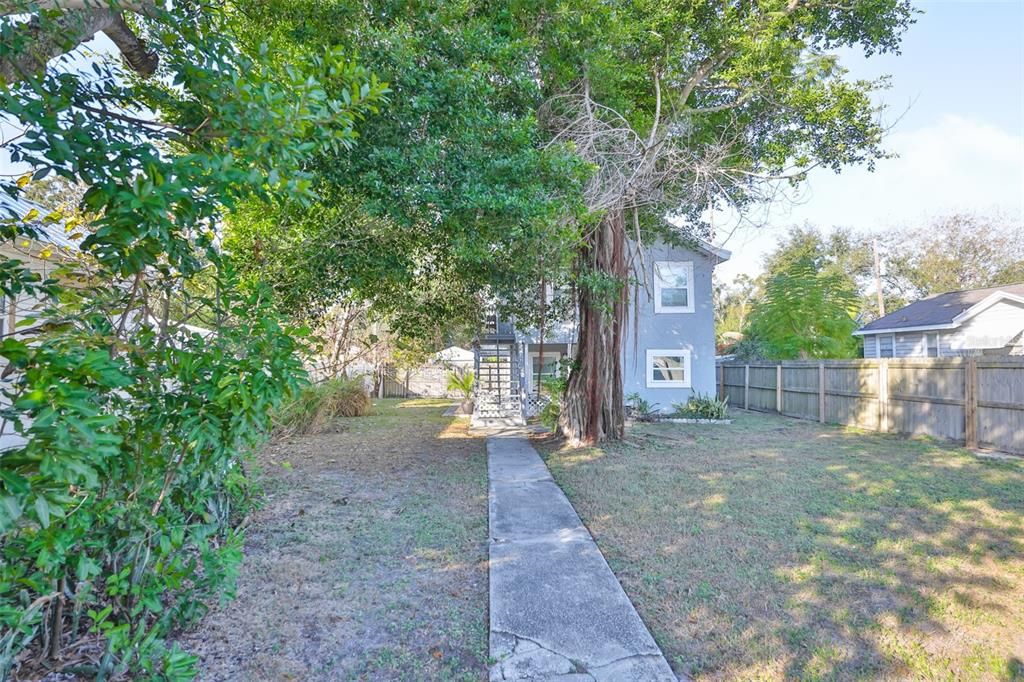 На продажу: $394,900 (0.14 acres)