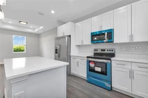 На продажу: $308,999 (4 спален, 2 ванн, 1674 Квадратных фут)