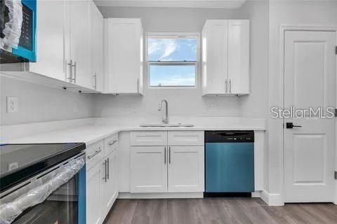 На продажу: $308,999 (4 спален, 2 ванн, 1674 Квадратных фут)
