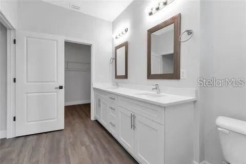 На продажу: $308,999 (4 спален, 2 ванн, 1674 Квадратных фут)