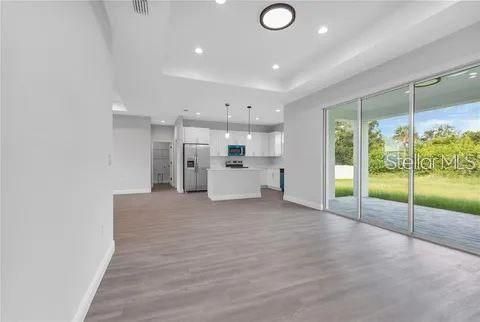 На продажу: $308,999 (4 спален, 2 ванн, 1674 Квадратных фут)