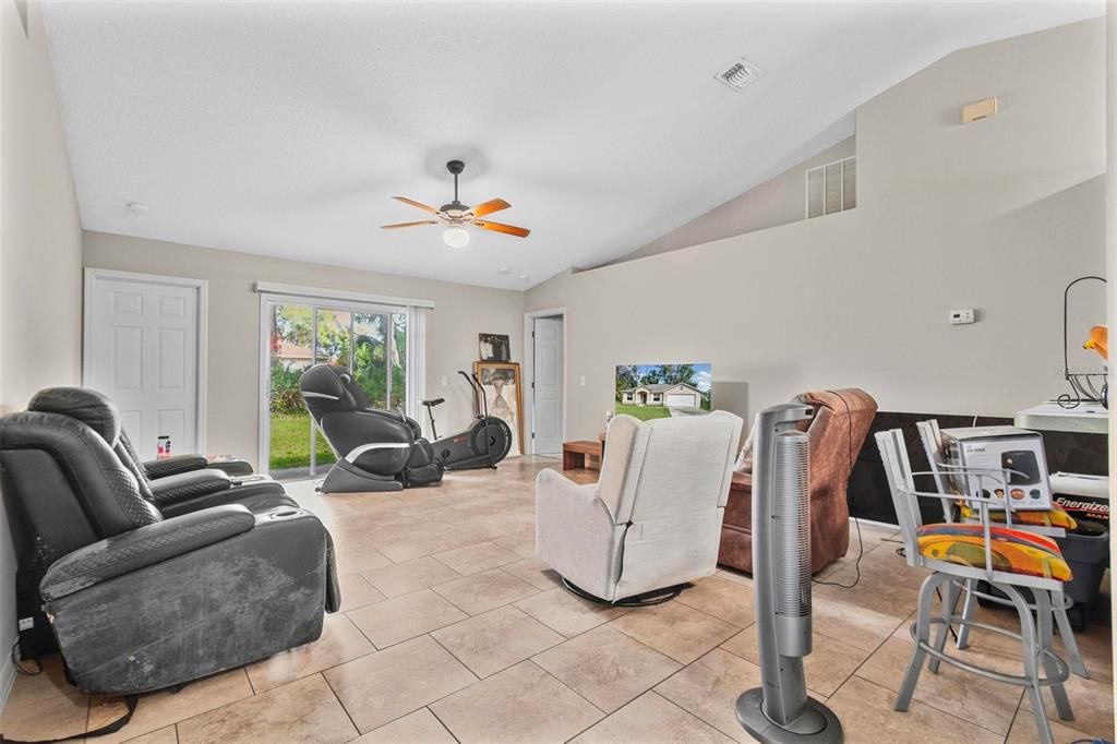 На продажу: $270,900 (3 спален, 2 ванн, 1486 Квадратных фут)