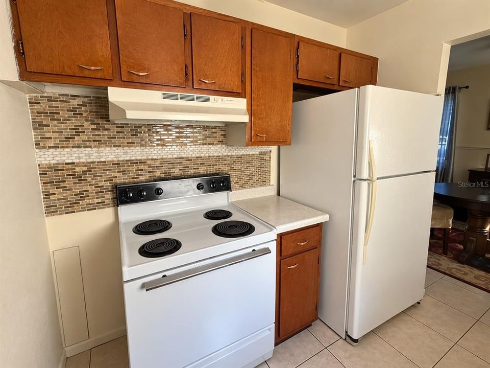 For Sale: $152,000 (2 beds, 1 baths, 851 Square Feet)