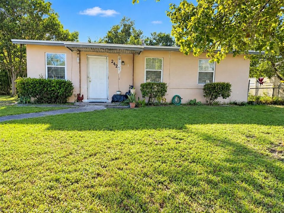 For Sale: $152,000 (2 beds, 1 baths, 851 Square Feet)