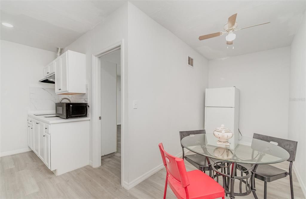 На продажу: $335,000 (4 спален, 3 ванн, 1716 Квадратных фут)