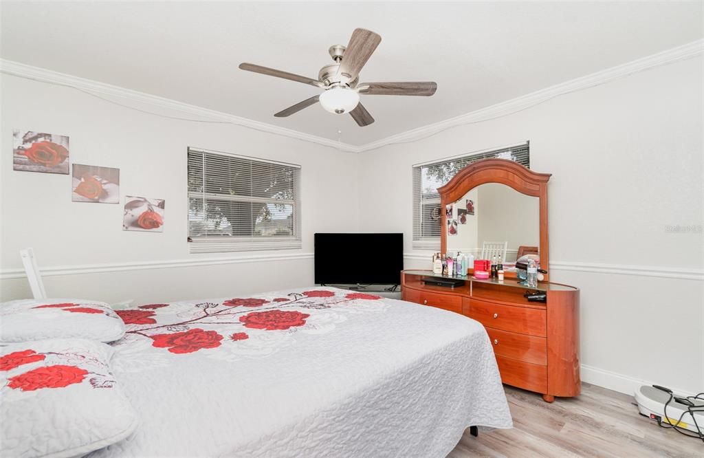 На продажу: $335,000 (4 спален, 3 ванн, 1716 Квадратных фут)