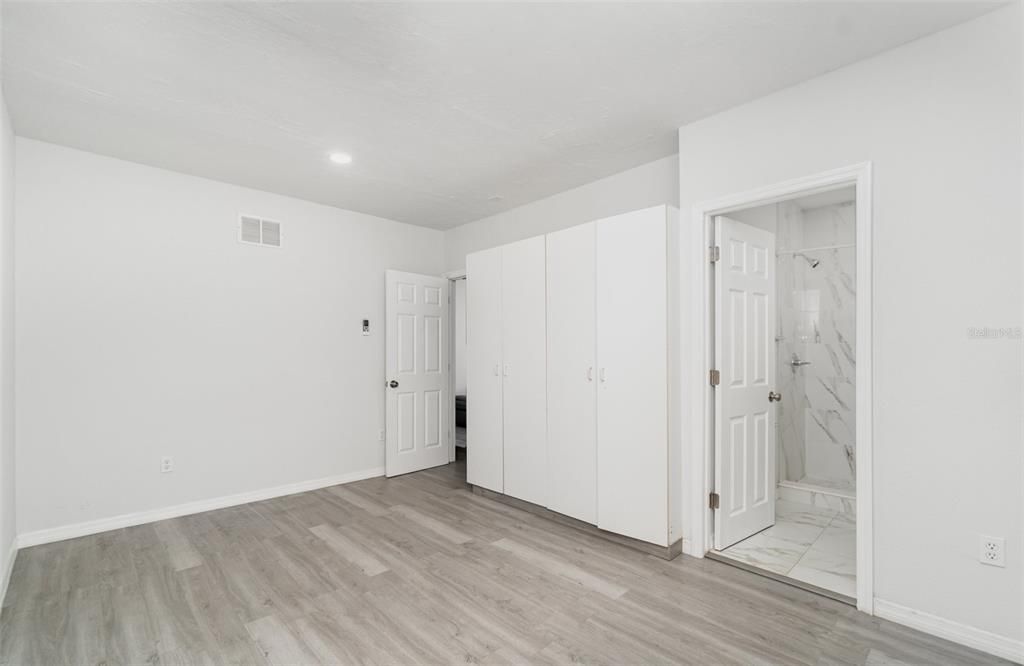 На продажу: $335,000 (4 спален, 3 ванн, 1716 Квадратных фут)