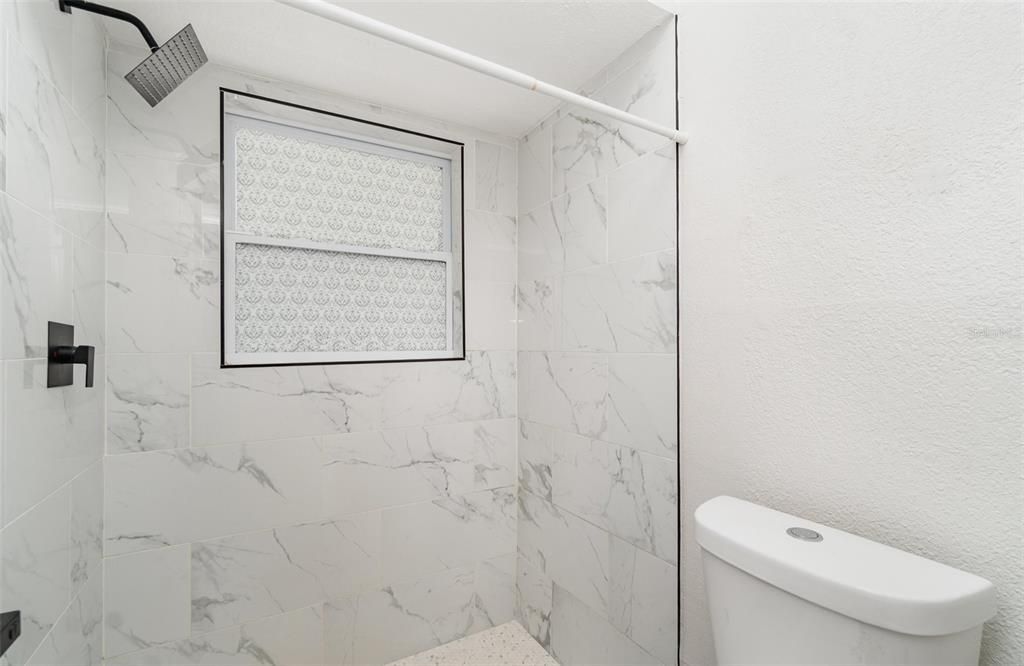 На продажу: $335,000 (4 спален, 3 ванн, 1716 Квадратных фут)