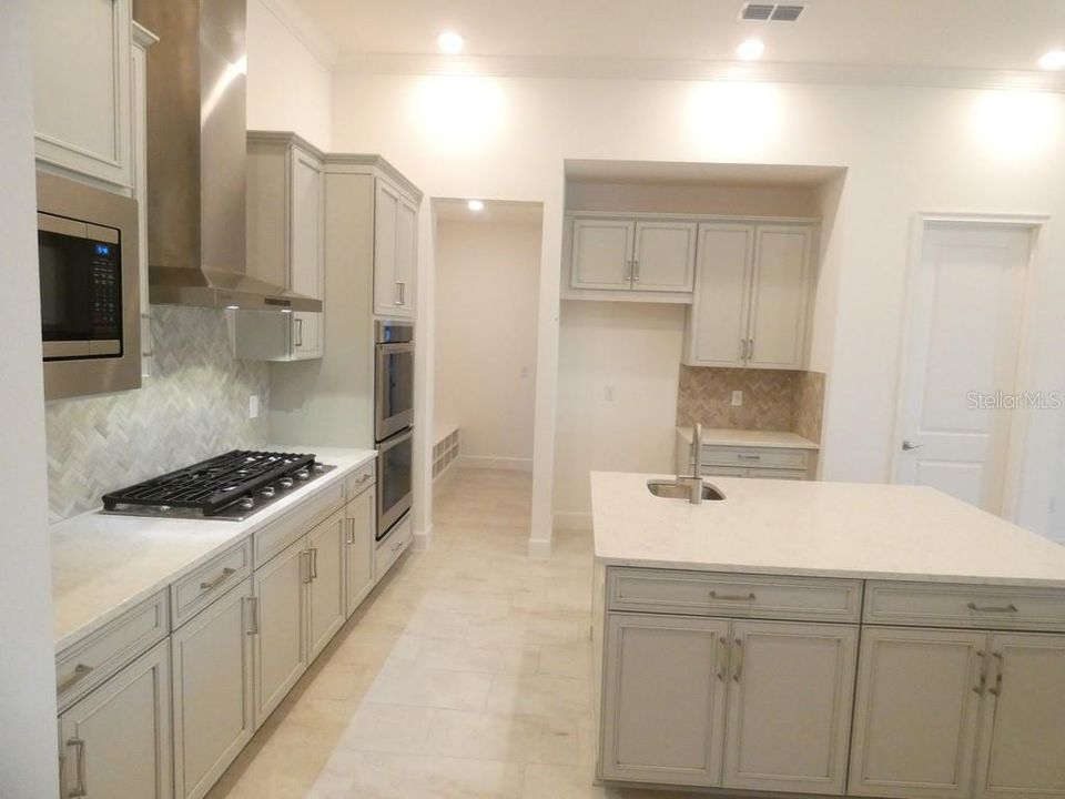 На продажу: $1,399,000 (5 спален, 4 ванн, 3956 Квадратных фут)