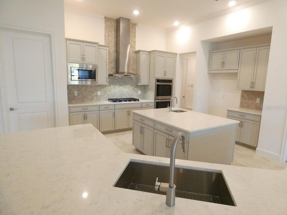 На продажу: $1,399,000 (5 спален, 4 ванн, 3956 Квадратных фут)