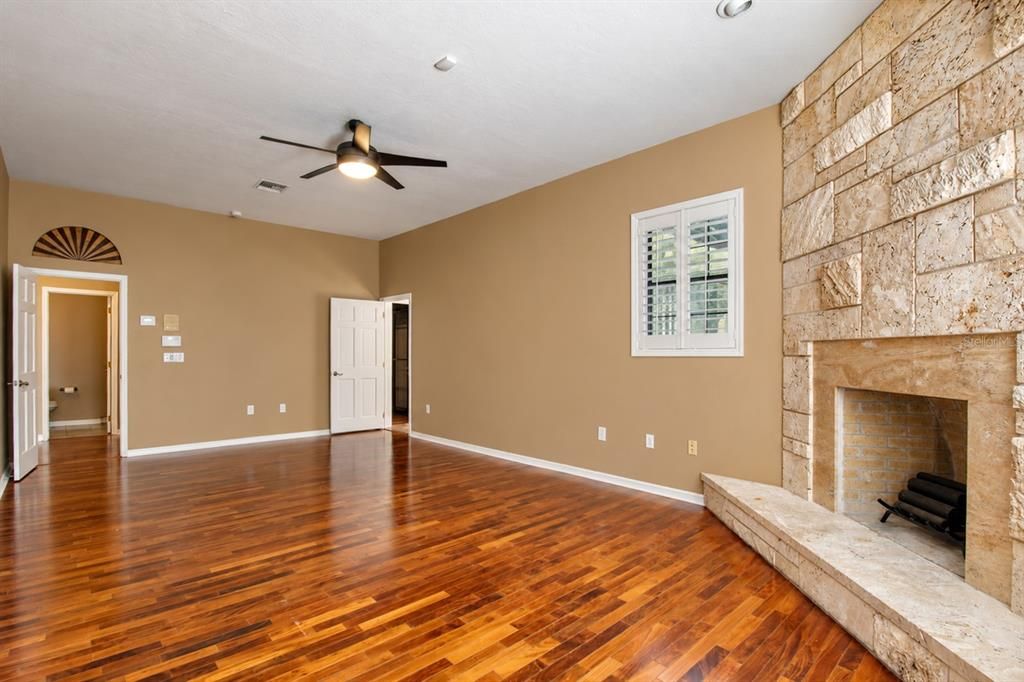 For Sale: $1,100,000 (5 beds, 4 baths, 3988 Square Feet)