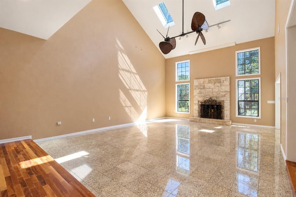 For Sale: $1,100,000 (5 beds, 4 baths, 3988 Square Feet)