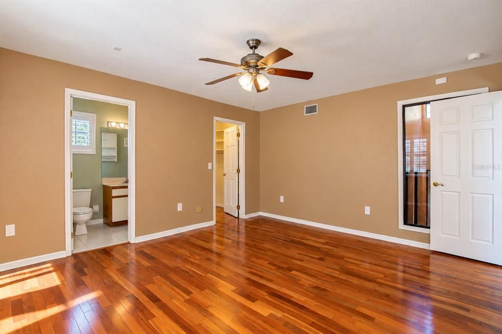 For Sale: $1,100,000 (5 beds, 4 baths, 3988 Square Feet)