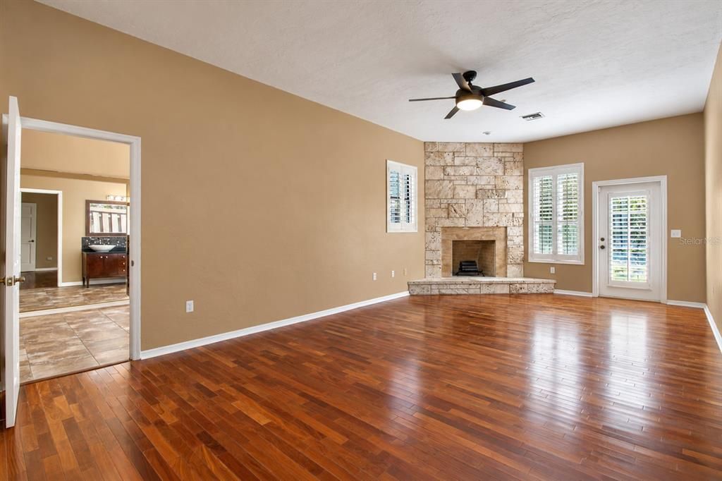 For Sale: $1,100,000 (5 beds, 4 baths, 3988 Square Feet)