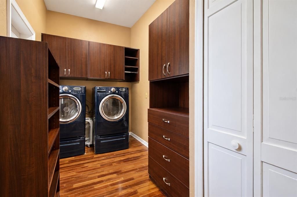 For Sale: $1,100,000 (5 beds, 4 baths, 3988 Square Feet)
