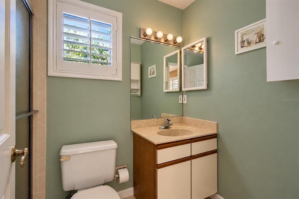 For Sale: $1,100,000 (5 beds, 4 baths, 3988 Square Feet)