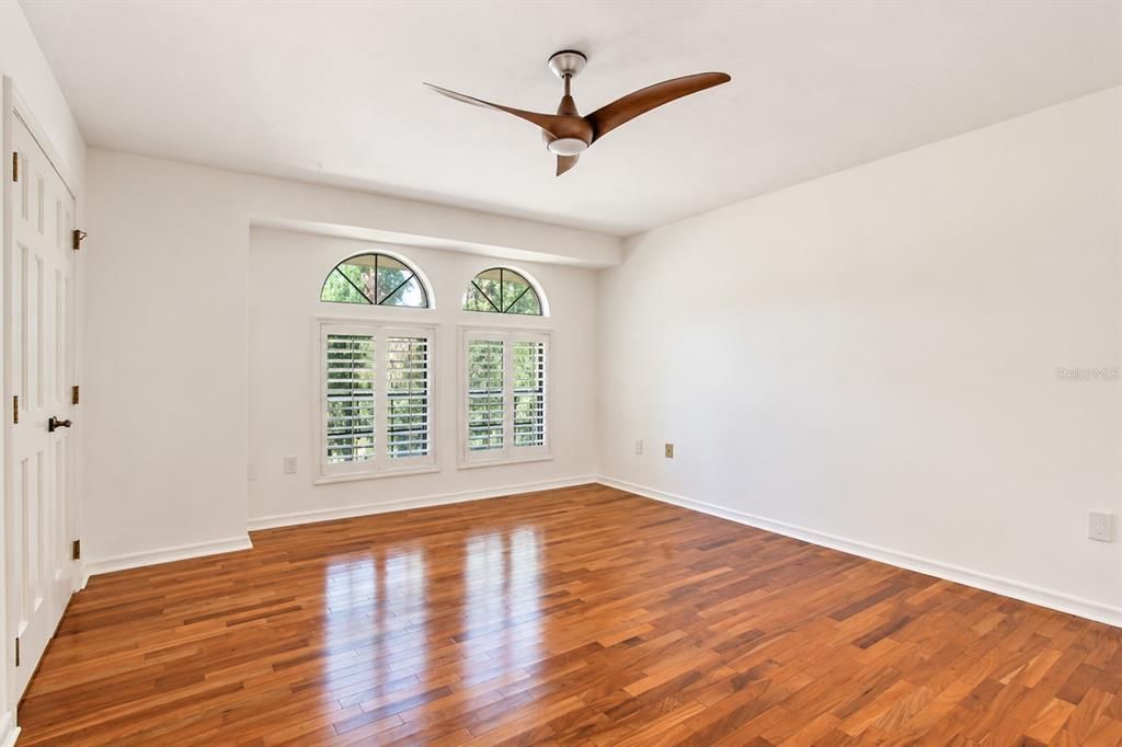 For Sale: $1,100,000 (5 beds, 4 baths, 3988 Square Feet)